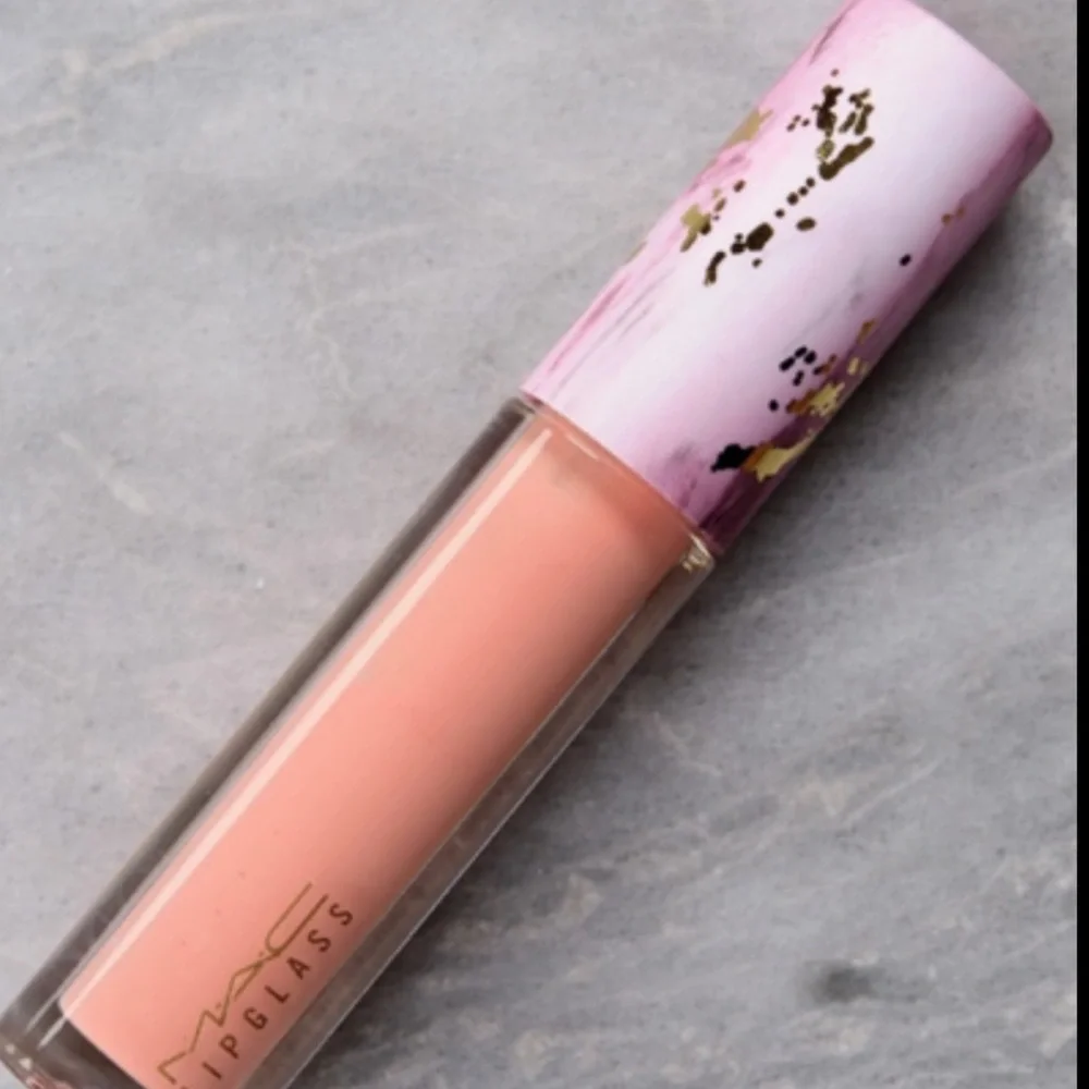 🌷🎃Mac Coral Of The Wild Lip Gloss